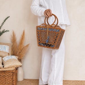 Ata Grass Tote: Boho Bali Batik gefütterte Tasche (handgewebt mit runden Griffen)