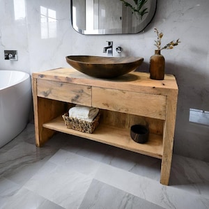 Solide rustikale Badezimmer Eitelkeit - Kundenspezifisches handgefertigtes Bauernhaus Kleine Live Edge zurückgefordert und Scheunenholz Eitelkeiten - Einzigartiges Design - Wohnkultur
