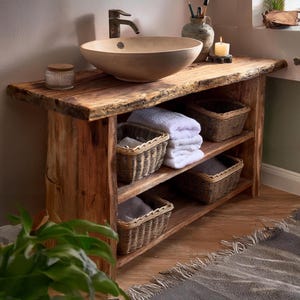 Solide rustikale Badezimmer Eitelkeit - Kundenspezifisches handgefertigtes Bauernhaus Kleine Live Edge zurückgefordert und Scheunenholz Eitelkeiten - Einzigartiges Design - Wohnkultur