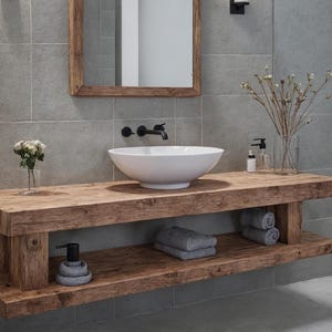 Solide rustikale Badezimmer Eitelkeit - Kundenspezifisches handgefertigtes Bauernhaus Kleine Live Edge zurückgefordert und Scheunenholz Eitelkeiten - Einzigartiges Design - Wohnkultur