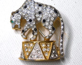 Austrian Crystal Brooch (JL) Austrian Crystal Brooch (JL)