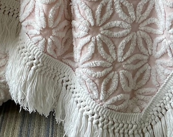 Vintage White Bedspread Fringe Macramé Trim