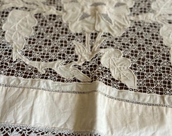 Vintage Tablecloth Lace Farmhouse Cottage Romantic Romance Holiday Dine Dining Table