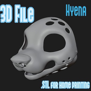 Könnte beinhalten: Ein graues 3D-Digitalmodell einer Hyänen-Kopfmaske mit großen Augenöffnungen, einer Schnauze und Belüftungslöchern an der Oberseite und den Seiten. Der Text 3D FILE, HYENA und .STL FOR HOME PRINTING ist in Hellblau auf dunklem Grund.