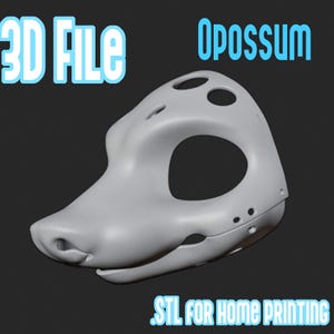 Könnte beinhalten: Eine hellgraue, 3D-druckbare digitale Datei einer Opossum-Maskenbasis mit großen Augenöffnungen, einer Schnauze und kreisförmigen Löchern an der Oberseite. Der Text 3D FILE, OPOSSUM und .STL FOR HOME PRINTING ist in Hellblau dargestellt.