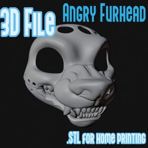 Op de afbeelding: Een grijs 3D digitaal model van een dierenkopmasker met een agressieve uitdrukking, met grote oogkassen, een snuit met zichtbare tanden en gaten aan de bovenkant. De tekst luidt 3D FILE, ANGRY FURHEAD en .STL FOR HOME PRINTING.