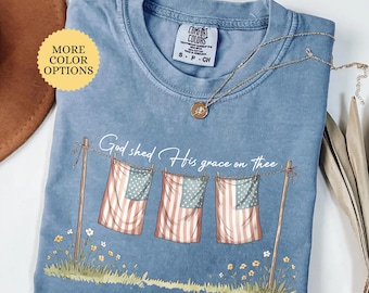 Comfort Colors® Gott vergoss seine Gnade auf dir Shirt, 4.Juli Christliches T-Shirt, Vaterländische Frau Geschenk, Glaube und Freiheit, Unabhängigkeitstag Jesus