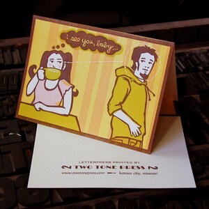Tarjeta con impresión tipográfica "Te veo, cariño"