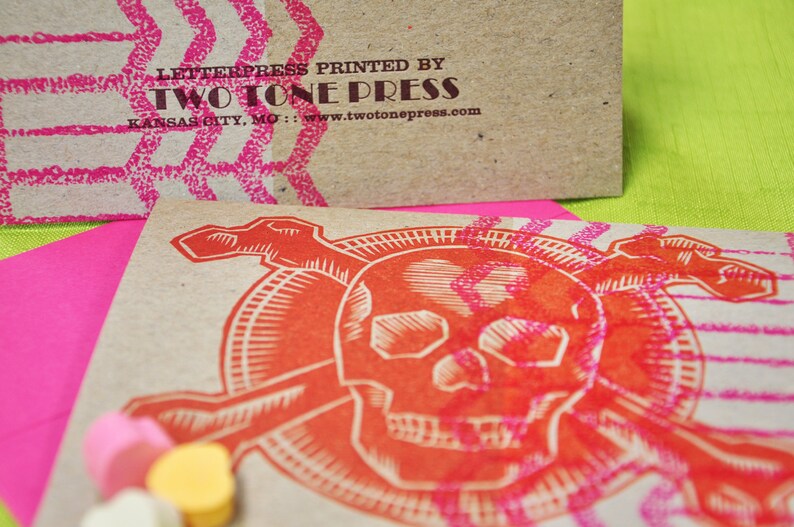 Skull and Crossbones hate you Anti-Valentine letterpress card image 3