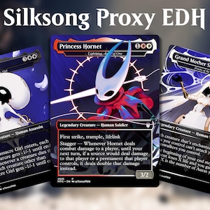 以下が含まれることがあります： 「Silksong Proxy EDH」のテキストが入った3枚のカスタムトレーディングカード。プリンセスホーネット、シルクチャイルドレース、グランドマザーシルクなど、さまざまなステータスと能力を持つキャラクターのイラストが特徴です。カードは主に青、赤、白です。