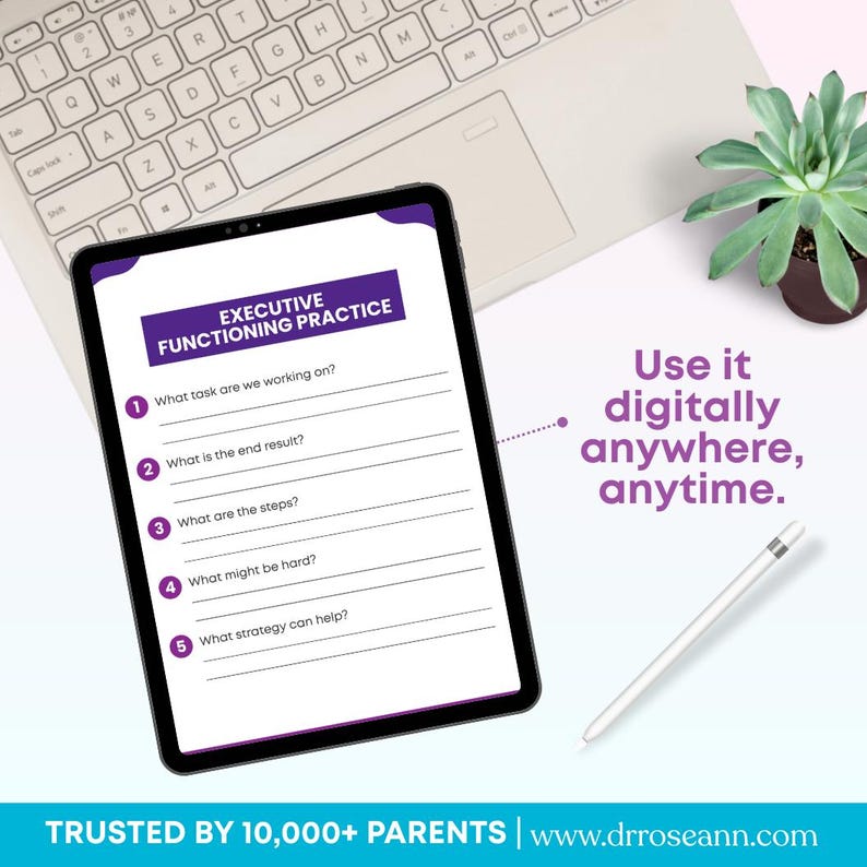 Op de afbeelding: Een digitale tablet met een werkblad "Executive Functioning Practice", met vragen voor taakanalyse. De tablet staat naast een laptoptoetsenbord, een vetplant en een stylus. Tekst op de afbeelding luidt "Gebruik het digitaal overal en altijd."