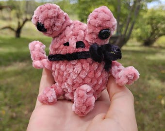 Small frog wearing bowtie, crochet