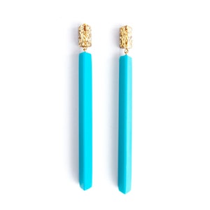 Handmade large long chandelier drop facet geometric statement dangle resin earrings in gold glitter and turquoise. image 2