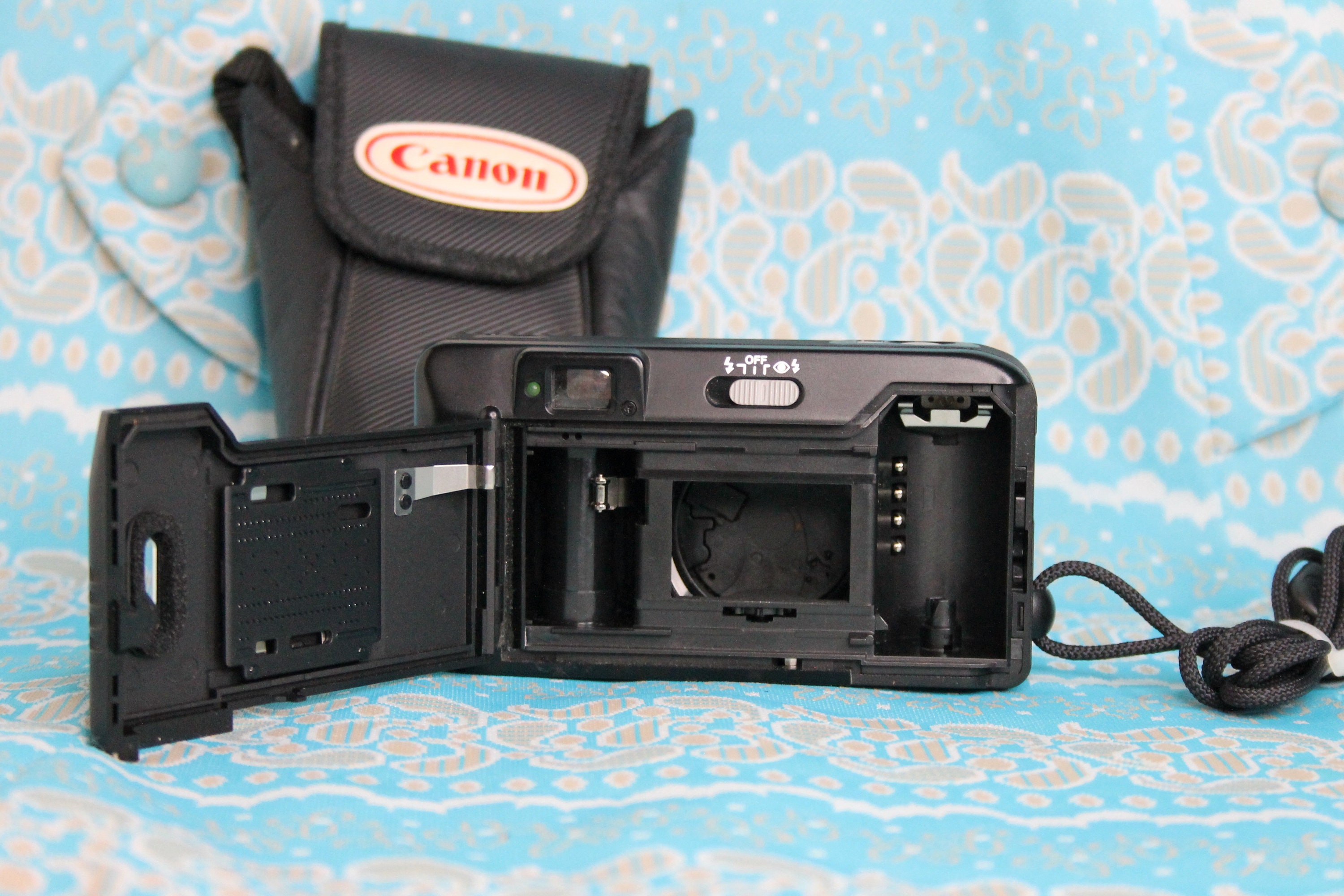 Canon Sure Shot Look 35mm film Point and Shoot camera