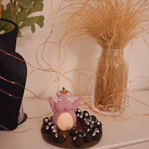 Boh, Yu-bird and Soot Sprites admiring Chiriho&#39;s footprint