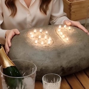 Candela gigante in pietra personalizzata da 20 libbre, regalo di anniversario con iniziali personalizzate, regalo aziendale unico per CEO, arte d'interni di lusso, grande decorazione in pietra