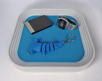 Bandeja de valet con diseño moderno de Gyroid – STEPPIA – Elegante organizador de entrada para llaves y artículos de uso diario