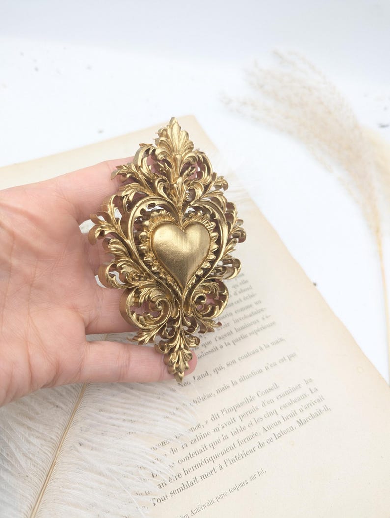 Sacred heart wall decoration ex voto – romantic Baroque decor – Marie Antoinette/Bridgerton style – Rococo cabinet of curiosities – image 4