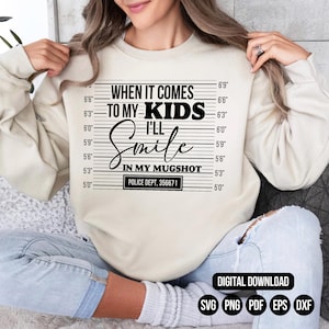 Cuando se trata de mis hijos, sonreiré en mi foto policial SVG, camiseta de mamá SVG, frases divertidas de mamá SVG, regalo del Día de la Madre Svg, diseño de mamá Svg