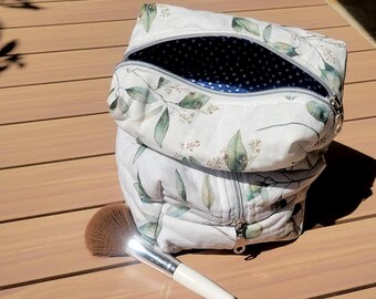 Neceser floral con estampado de eucalipto, acolchado y hecho a mano