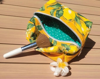 Neceser de viaje de algodón francés acolchado con estampado de limones hecho a mano