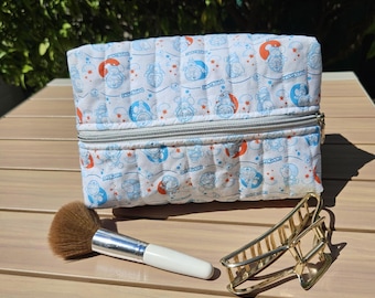 Bolsa de viaje de Doraemon: Neceser acolchado hecho a mano para cosméticos y artículos de tocador