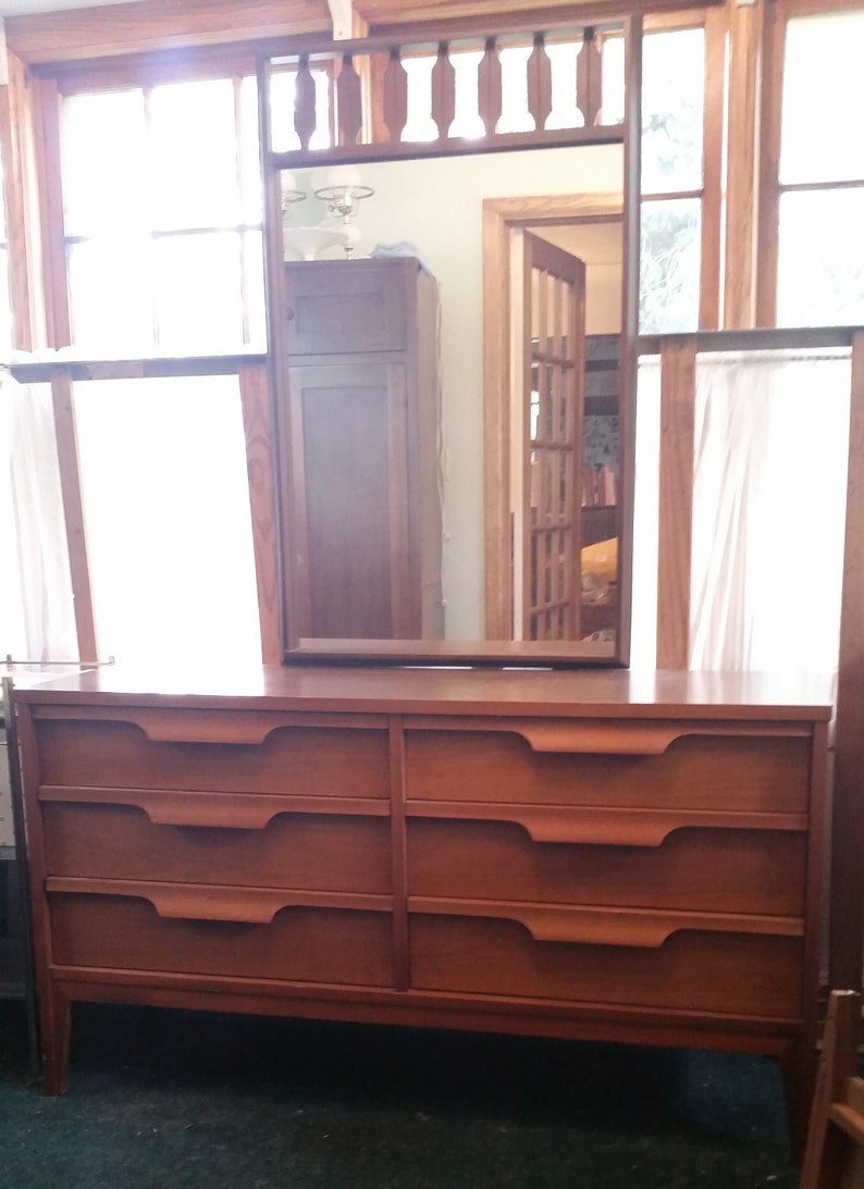 Mid Century Danish Modern Vintage Johnson Carper Six Drawer Dresser With Mirror Double Size Bed Frame Bedroom Set In Walnut And Formica