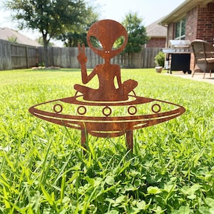 Alien Metal Sign, UFO Alien Metal Garden Stake, Sci Fi Yard Art, Rusty Metal Stake, UFO Space Outdoor Decor, Funny Dad Gift, Christmas Gift