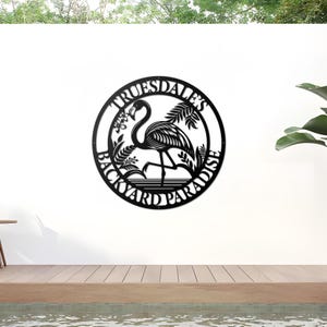 Art mural en métal personnalisé flamant rose, nom personnalisé pour jardin ou terrasse, décoration oiseau flamant rose, cadeau de pendaison de crémaillère, décoration de piscine ou de salon