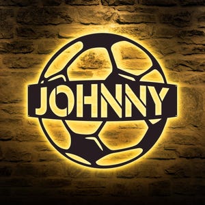 Placa de metal personalizada com bola de futebol e luz LED – Placa com nome esportivo personalizada para jogador de futebol, decoração de futebol, arte de parede para presente infantil