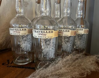 Puste butelki po whisky Traveller