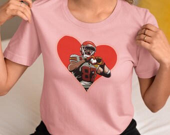 ケルシー・ハーツ スウィフトTシャツ：カンザスシティ・フットボール・シャツ（レディース）