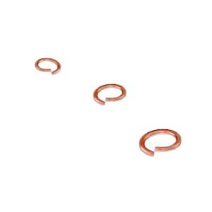 以下が含まれることがあります： 3つの銅製のジャンプリング。それぞれわずかに異なる直径です。リングは開いており、ジュエリー作りやその他のクラフトに使用できます。