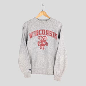 Vintage Wisconsin Badgers Sweatshirt Small University of Wisconsin Crewneck Wisconsin Badgers Football Printed Sweater Uw Madison Pullover S