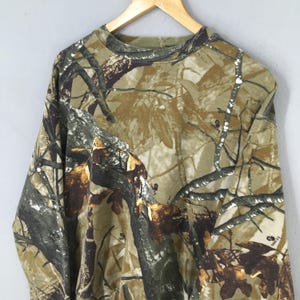 Vintage Outfitters Ridge Mossy Oak Camo Sweatshirt Stor Kamouflage Äkta Trädjaktströja Rund Neck Mossy Forest Bucks Mönstrad Tröja L bild 3