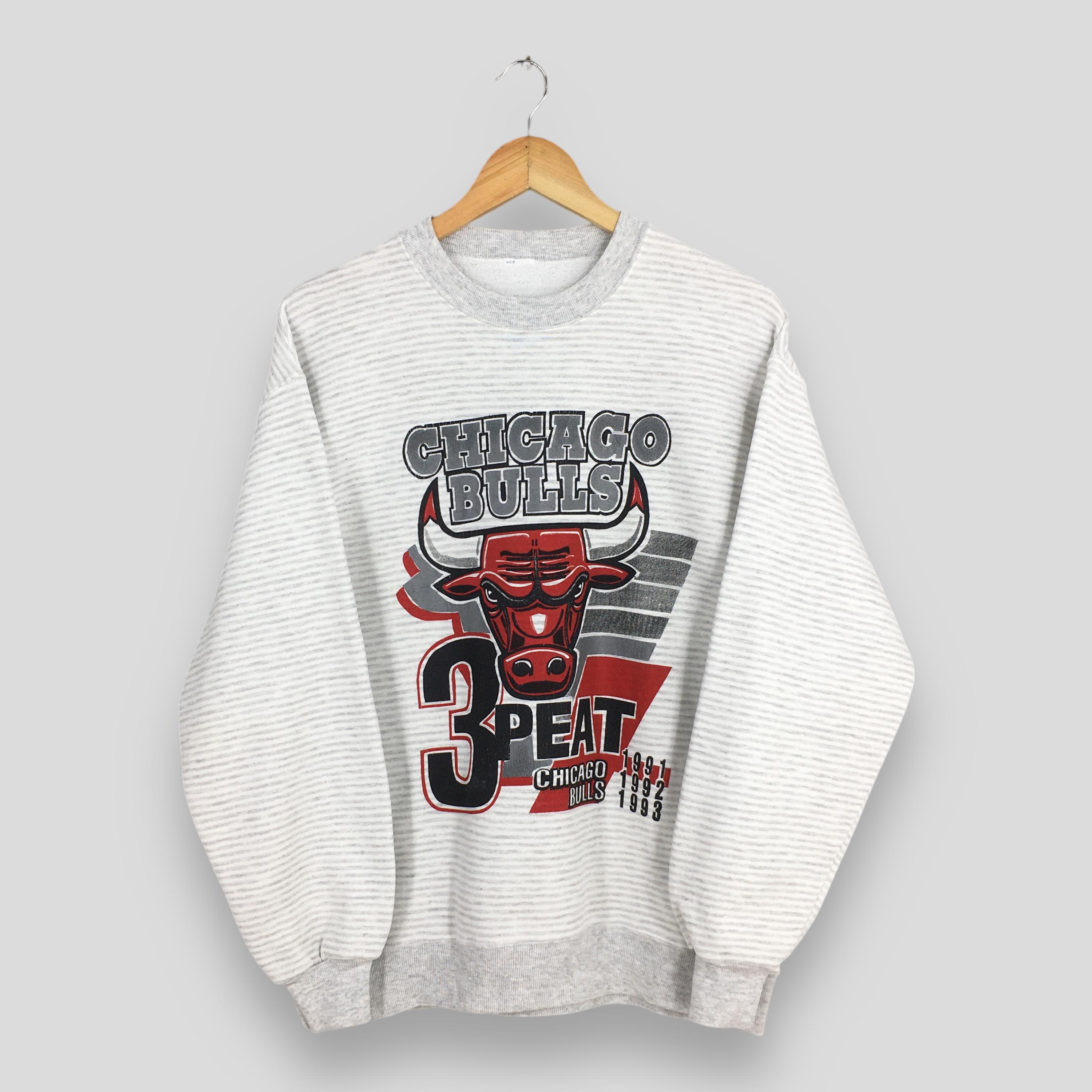 Vintage 90s Chicago Bulls NBA Gray Sweatshirt Medium National