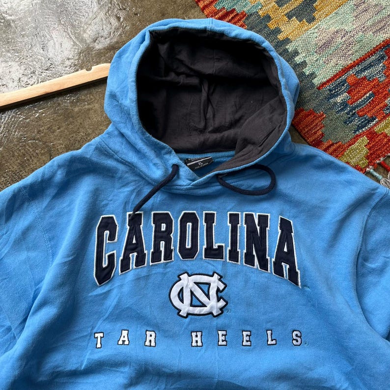 Vintage-North Carolina Tar Heels Hoodie Sweatshirt XLarge UNC Chapeaun Hill North Carolina bestickter Pullover Super-Fußball-Pullover XL Bild 2