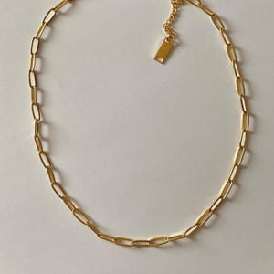 Collar de cadena con clip de papel