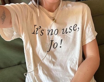 C&#39;est inutile, Jo ! Tee-shirt bébé des années 90, tee-shirt esthétique, t-shirt ajusté femme, chemise unisexe, haut tendance drôle chemise petites femmes citation chemise t-shirt bébé des années 90