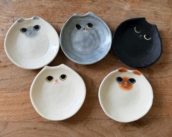 Mini plato de cerámica hecho a mano / Plato Mamezara con forma de gato (9 cm)