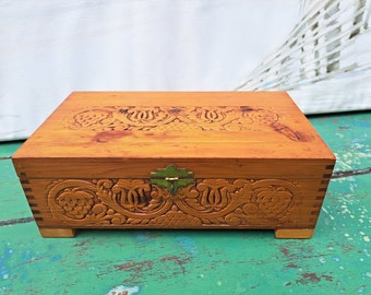 Vtg Carved Wood Dovetail Box