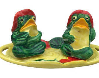 Shakers Frogs Lilypad Anthropomorphic Salt and Pepper