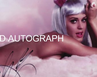 KATY PERRY AUTOGRAPH Hand Signed 8 1/2 x 11 Color Photo With Coa