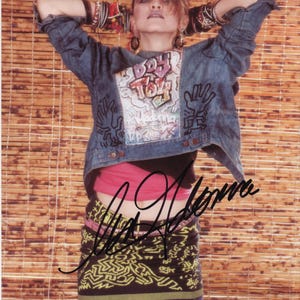 MADONNA AUTOGRAPH Hand Signed 8 1/2 x 11 Color Photo With Coa