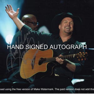 GARTH BROOKS AUTOGRAPH Hand Signed 8 1/2 x 11 Color Photo With Coa