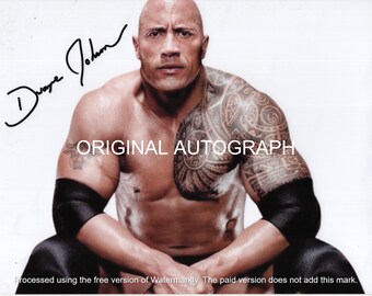 俳優　ドウェイン・ジョンソン　直筆サインポートレート　ロック　WWE Amazon.co.jp: The Rock ドウェイン・ジョンソン サイン入り サイン
