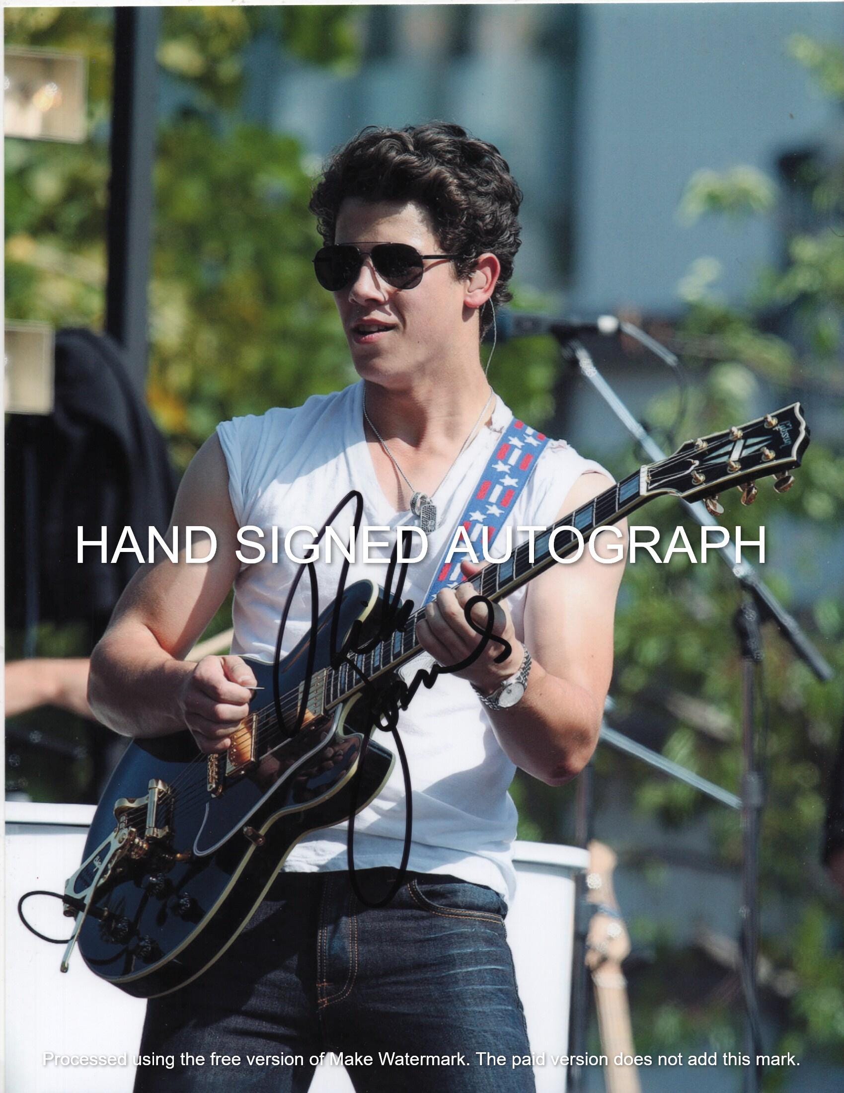 ニック・ジョナス直筆サイン入り写真…Nick Jonas…ジョナス・ブラザーズ Amazon.co.jp: ニックジョナス直筆サイン入り写真…Nick Jonas