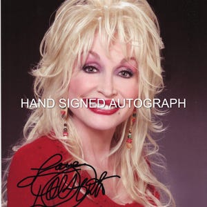 Autographe DOLLY PARTON signé à la main, photo couleur 8 1/2 x 11 po.