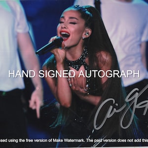 ARIANA GRANDE AUTOGRAPH Handsigniertes 8 1/2 x 11 Farbfoto mit Coa