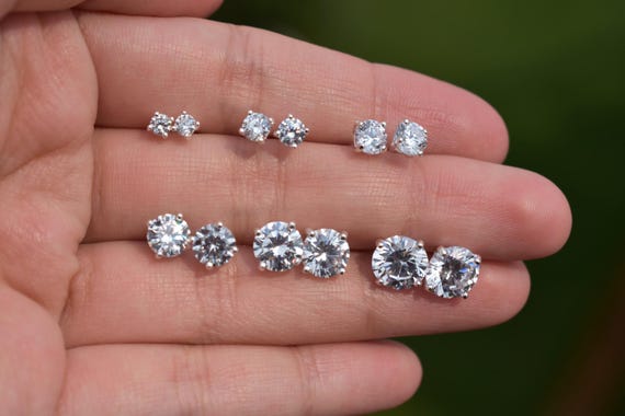 Orecchini a bottone in argento con zirconi cubici da 6 mm